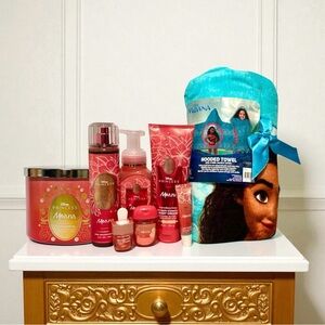 Disney Princess Moana Hooded Towel, Candle and Body Care Set